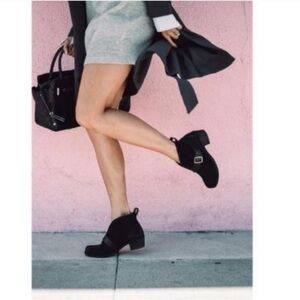 UGG Australia Wright Belted Black Leather Womens Ankle Boots Sz 8.5 Suede Shoes